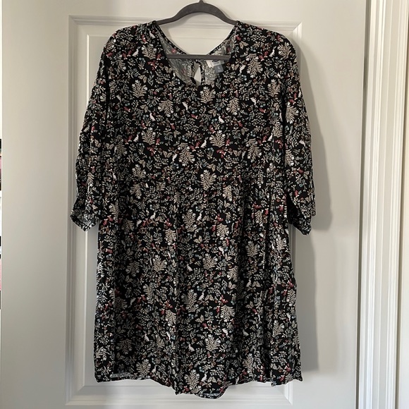 Tunic dress with pattern of flowers, leaves and bunnies - Picture 1 of 6